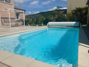 Gîte pour 4 personnes, avec jardin ainsi que piscine et vue, animaux acceptés à Sablet