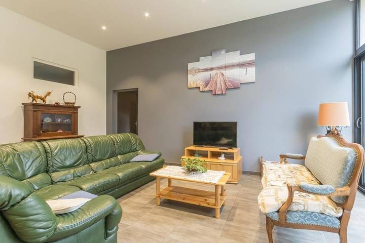 Gîte pour 16 personnes, avec Terrasse ainsi que Jardin et Vue à Meursanges