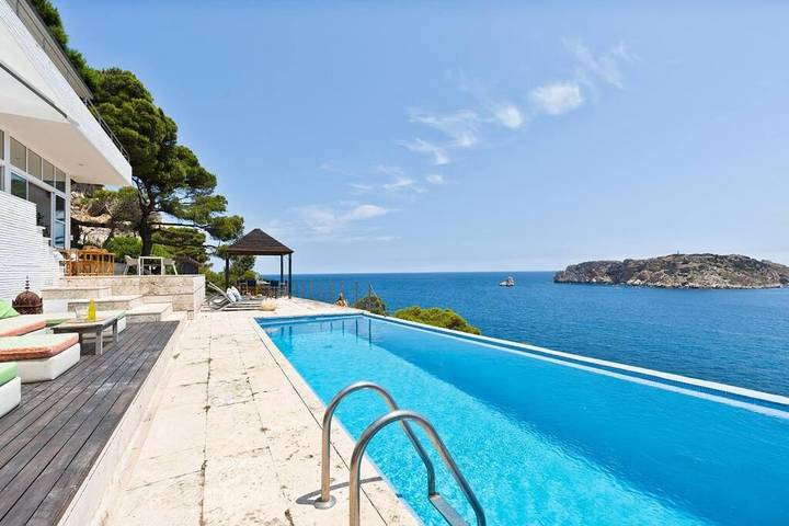 Villa für 8 Personen, mit Terrasse und Garten sowie Pool und Ausblick