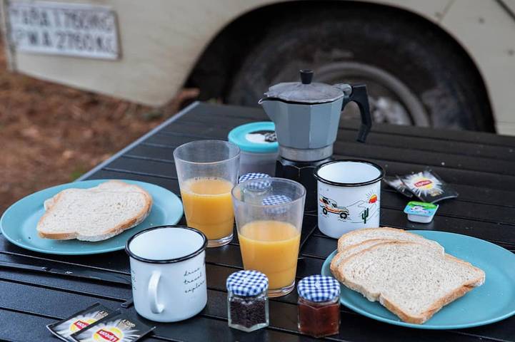 Ungewöhnliche Glamping-Unterkunft in einem Land Rover, den Sie fahren! in Rixensart, Wallonisch-Brabant