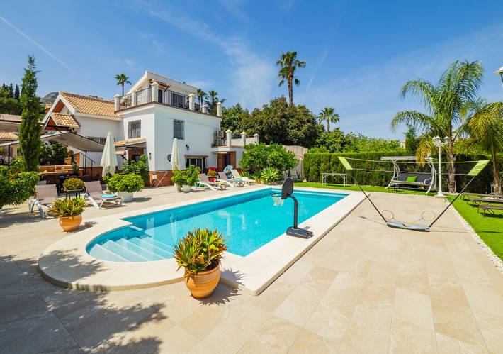 Casa rural para 10 personas, con terraza y jardín, Se admiten mascotas en Alhaurín de la Torre