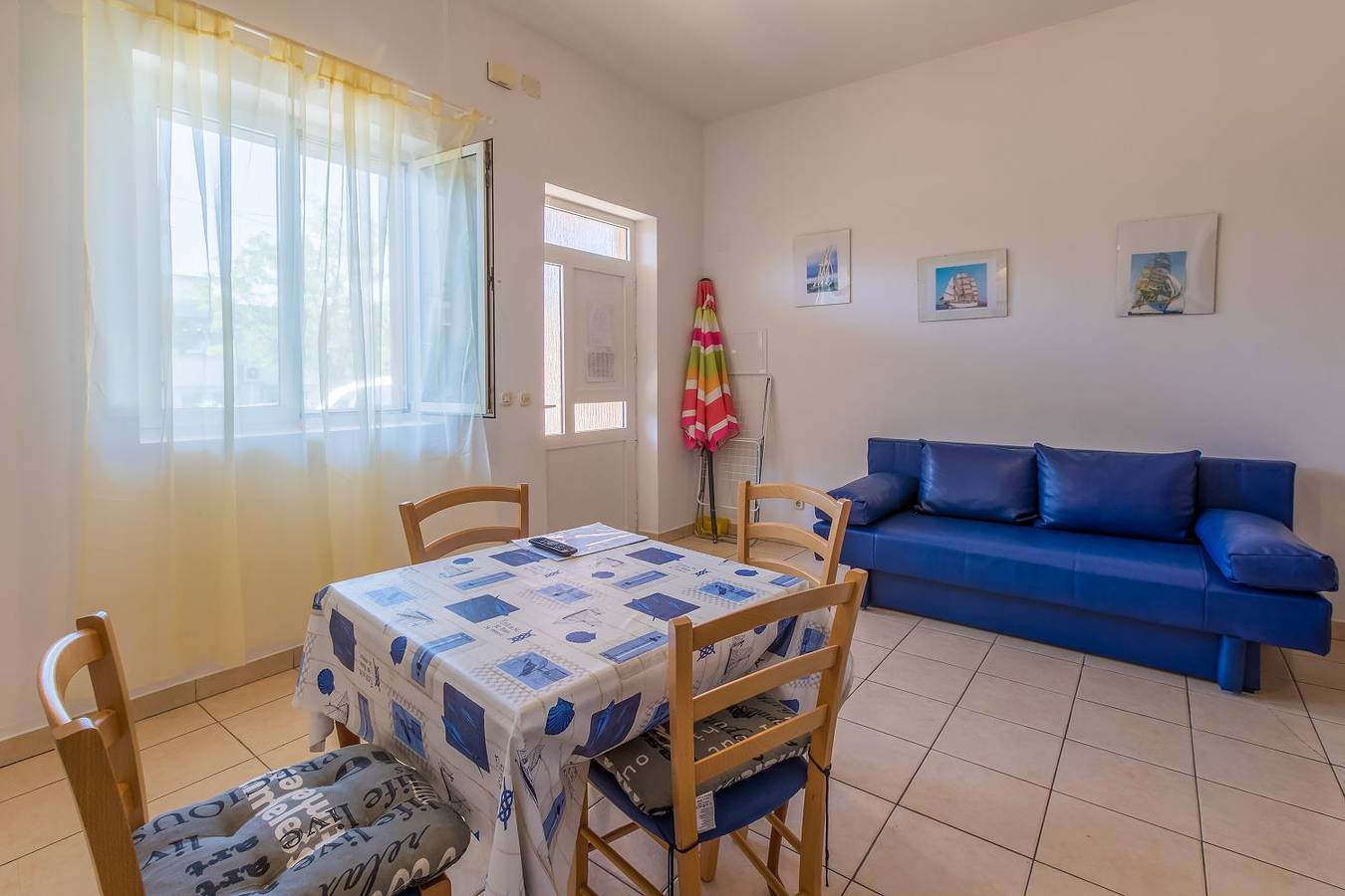 Ganze Wohnung, Preiswertes Familienapartment nur 100 Meter zum Strand mit privater Terrasse in Crikvenica, Primorje-Gorski Kotar