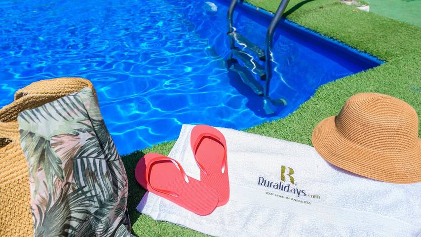 Casa rural para 6 personas, con balcón/terraza además de piscina y jacuzzi en Canillas de Aceituno - 2