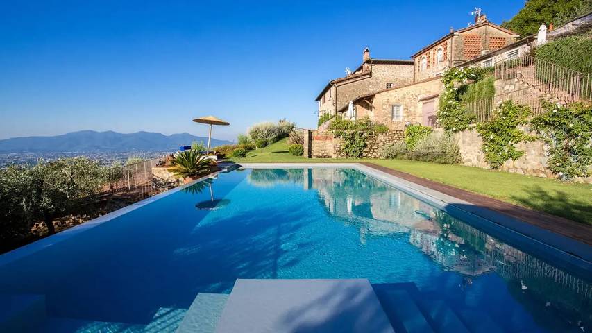 Agriturismo per 7 persone, con piscina e giardino a Lucca