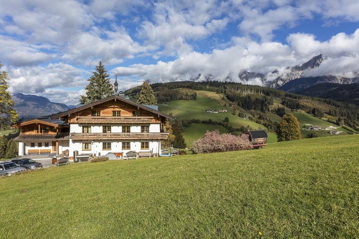 Ferienwohnung für 5 Personen, mit Balkon und Terrasse sowie Garten und Sauna in Maria Alm