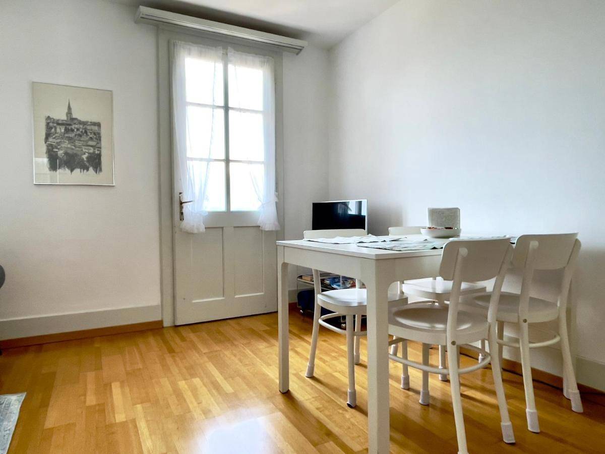 Ganze Wohnung, Amazing View with Balcony and free Parking in Oberhofen am Thunersee, Thunersee