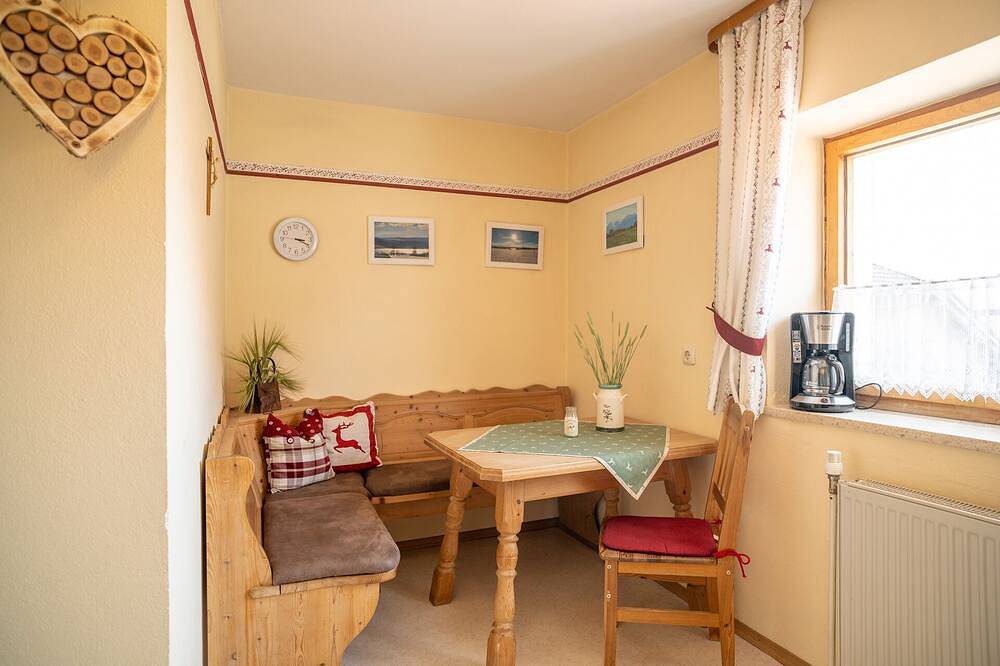 Ganze Wohnung, Ferienwohnung Seeblick in Kirchanschöring, Rupertiwinkel