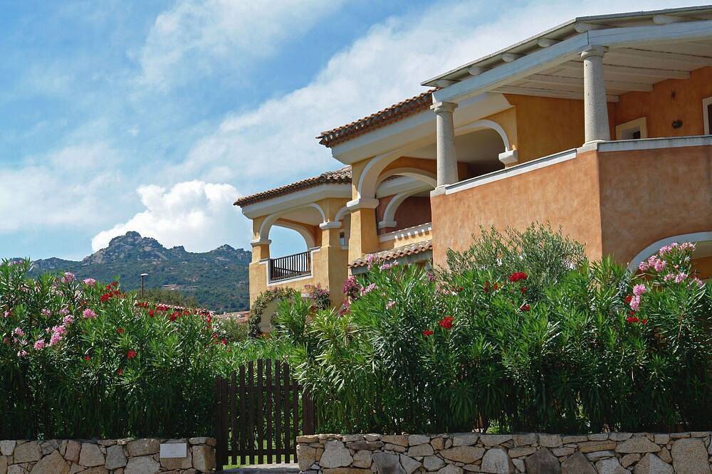 Appartamento intero, Terrazza & Vista Mare - vicino a spiaggia e centro in Cannigione, Arzachena