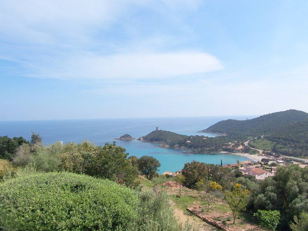 Geheel appartement, F2 Apartment with Pool and Sea View in Sainte Lucie de Porto-Vecchio in Fautea, Conca