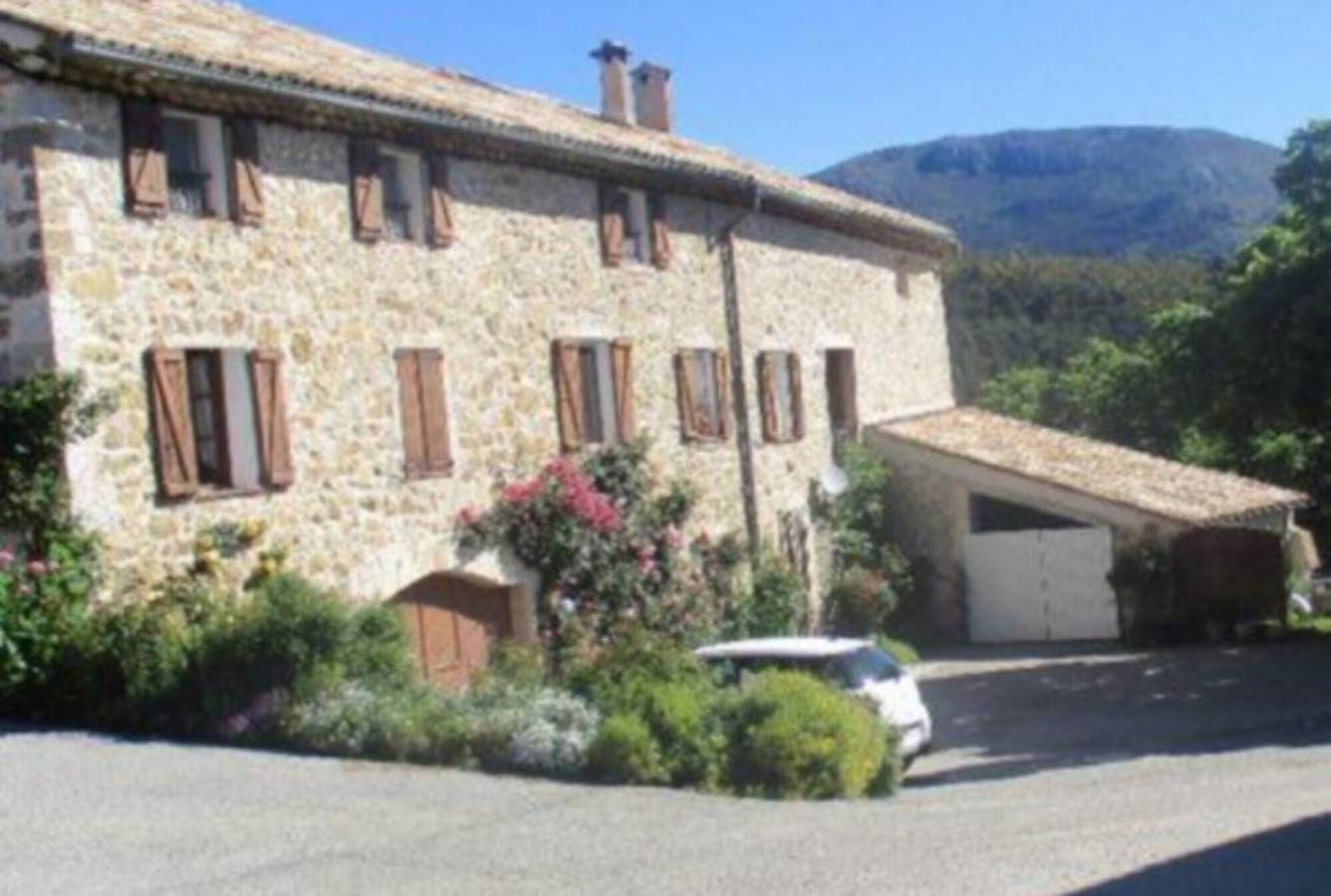 Maison de vacances « La Bastide Des Moines » avec vue montagne, jardin privé et Wi-Fi in Peyroules, Parc naturel régional du Verdon
