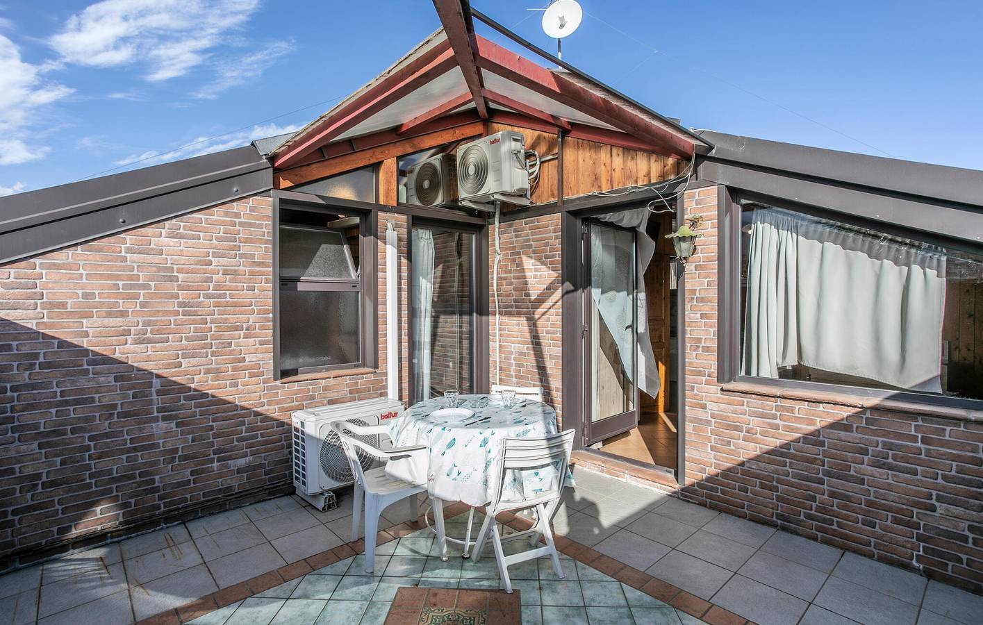 Geheel vakantieappartement, Appartement met zeezicht, zwembad, terras en parkeerplaats in Santa Venerina, Etna