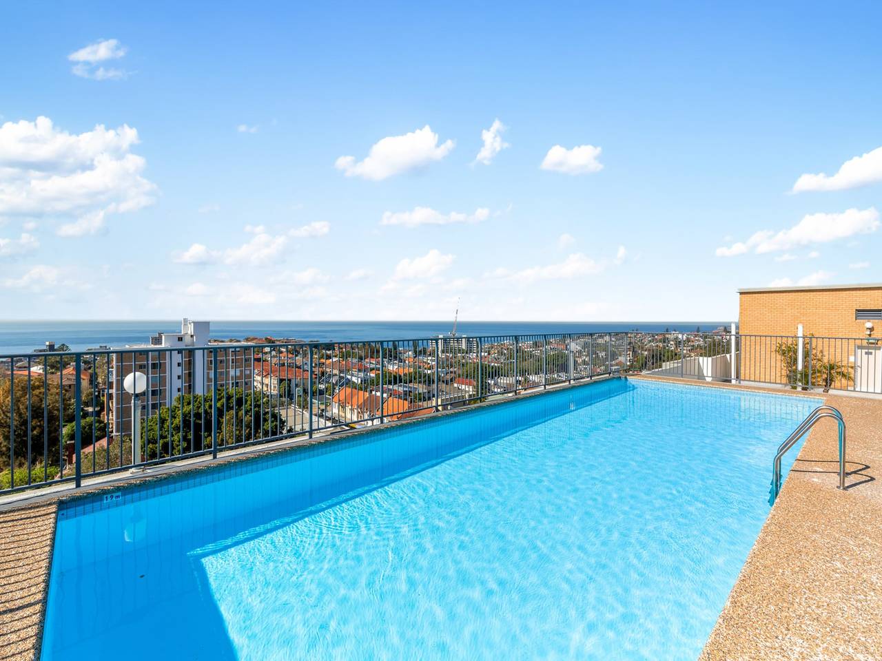 Ganzes Studio, Bondi Studio-Apartment mit Pool- und Dachblick in Bondi, Sydney