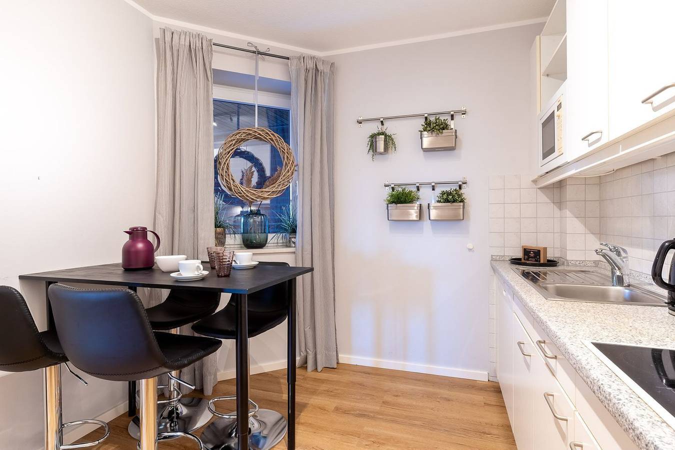 Ganze Wohnung, Direkt am Deich gelegene 3-Zimmer Ferienwohnung mit Balkon in St. Peter-Ording, Eiderstedt