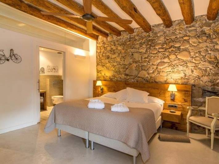 Casa de huéspedes para 22 personas, con terraza además de jardín y jacuzzi en Provincia de Gerona - 3