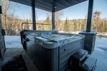 Glamping for 11 Guests in Sainte-Béatrix, Quebec, Picture 1