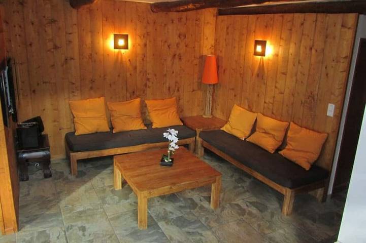 Gîte pour 10 personnes, avec jardin ainsi que terrasse et jacuzzi à Camparan - 4