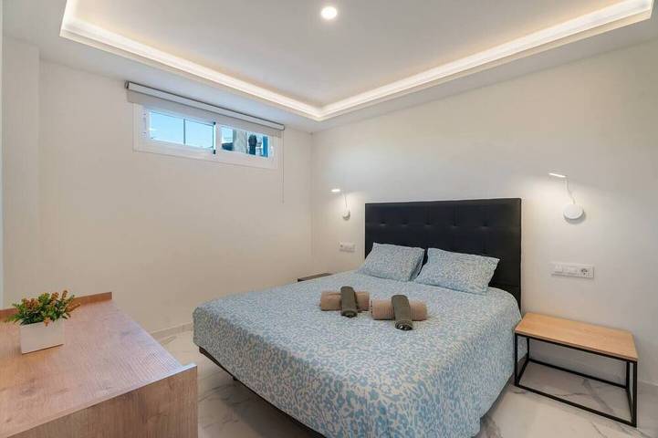 Ganze Wohnung, Modern Apartment with Pool Access in Los Cristianos, Arona
