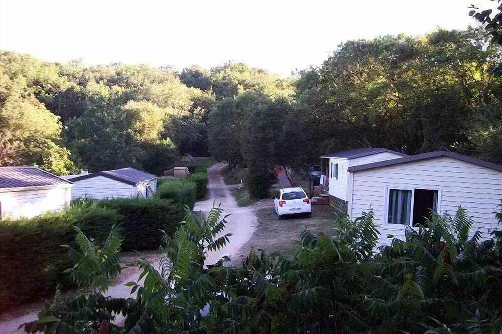 Mobil-home Avec sanitaires 5 Ã  6 personnes - 5 pers. inclus dans le tarif in Loubressac, Lot