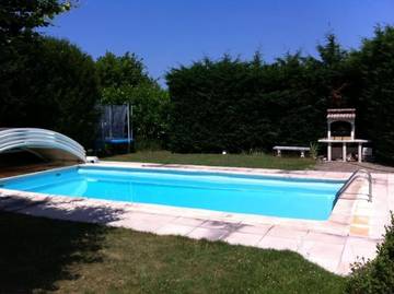Cottage pour 8 personnes, avec terrasse ainsi que piscine et jardin, animaux acceptés à Villette-d'Anthon