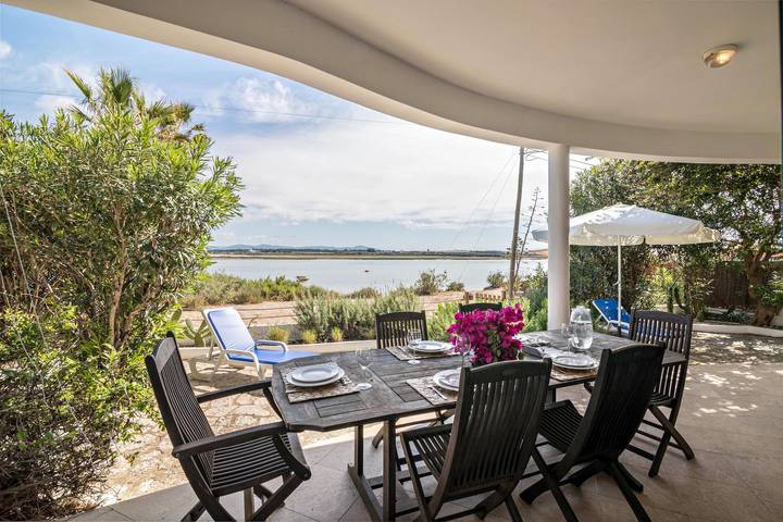 Villa de vacances "Faro Beach House" avec vue sur la mer, Wi-Fi, Jardin et Terrasse ; Parking disponible dans la propriété in Ilha de Faro, Montenegro (Faro)