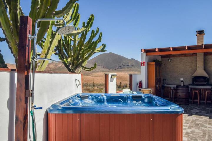 Villa für 7 Personen, mit Garten und Whirlpool