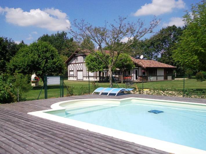 Chambre d’hôte pour 3 personnes, avec Terrasse ainsi que Jardin et Piscine dans Parc naturel régional des Landes de Gascogne