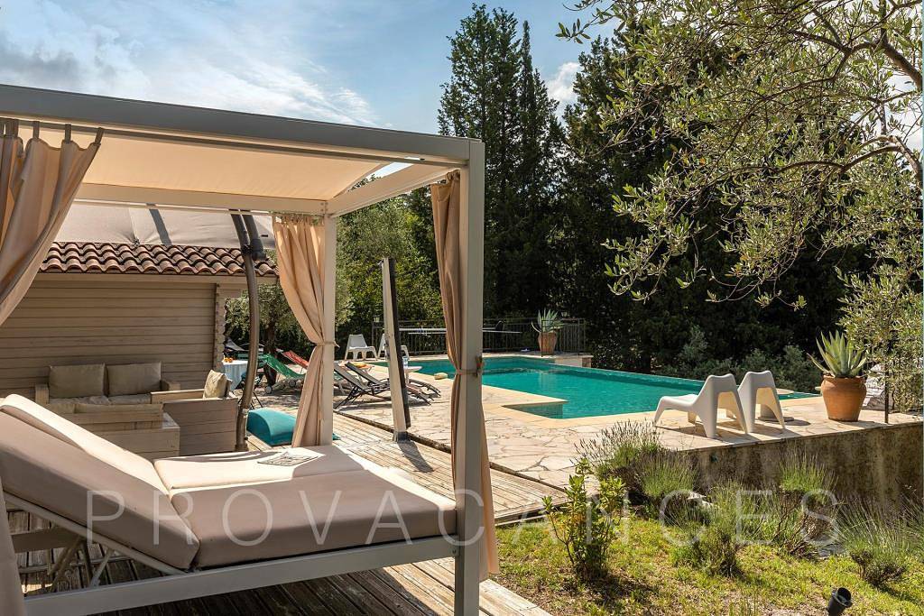 Villa with infinity pool and magnificent views in Callian in Callian, Region de Draguignan