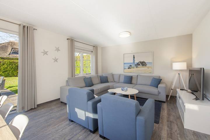 Ferienhaus für 8 Personen, mit Balkon/Terrasse und Terrasse sowie Garten und Pool in Noord-Beveland - 2