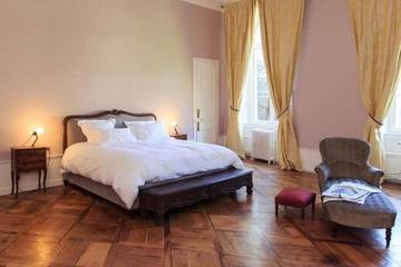 Location de vacances pour 23 personnes, avec jardin et balcon à Salins-les-Bains