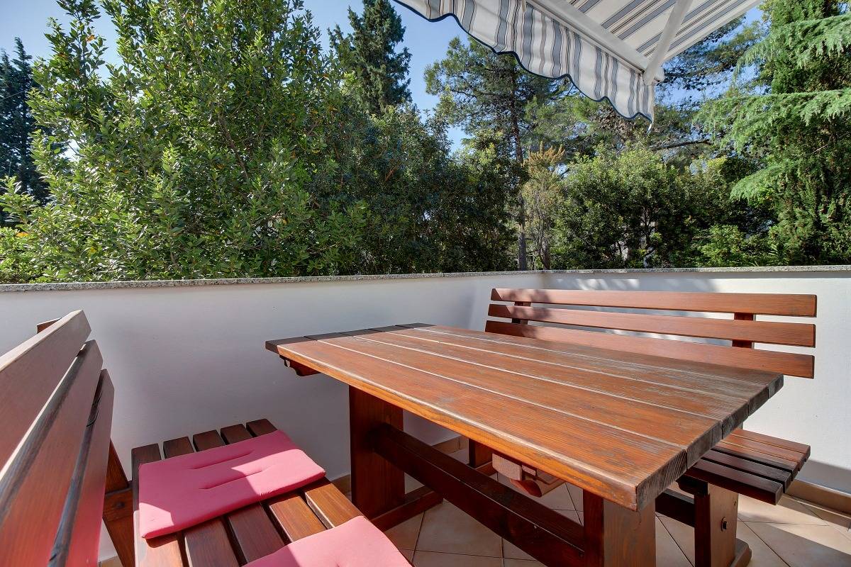 Appartamento intero, Appartamento di una stanza con terrazzo Artatore, Lussino - Lošinj -b in Lussinpiccolo, Aratore