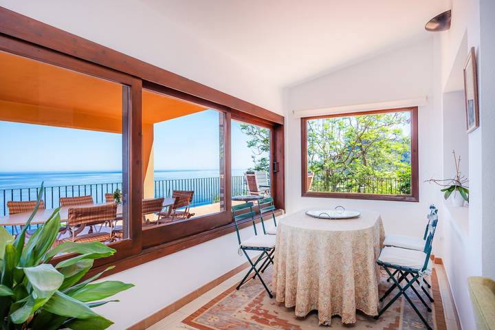 Villa with wi-fi and stunning sea views. in Banyalbufar, Costa de Maiorca