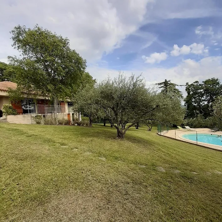 Casa de vacaciones para 12 personas, con terraza y piscina además de vistas y jardín - 1