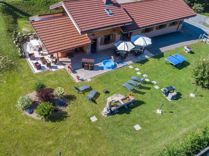 Chalet pour 16 personnes, avec jardin et jacuzzi en Haute-Savoie