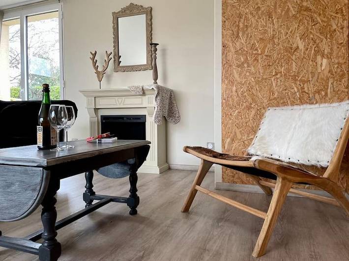 Gîte pour 7 personnes, avec terrasse ainsi que jacuzzi et jardin à Cottun