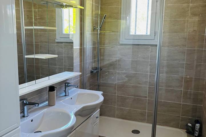 6-person house with garden in quiet neighborhood in Cournonterral, Costa mediterránea (Francia)