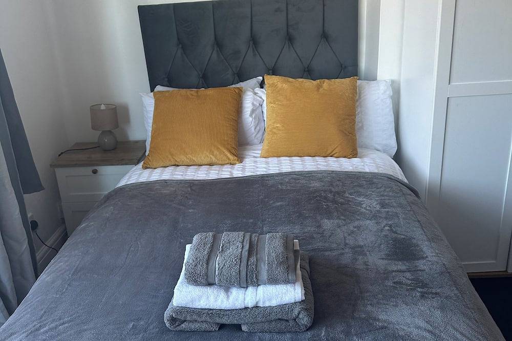 Entire apartment, Cosy & Stylish 2 Bedroom G/F flat in Prime Location in Dartford, Kent