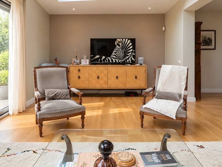 Maison Familiale Parisienne Avec Jardin' avec terrasse privée et Wi-Fi in Colombes, Hauts-de-Seine