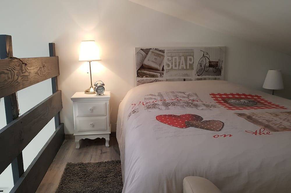 Appartement entier, Studio avec mezzanine et piscine à proximité d Avignon in Tavel, Région de Nîmes