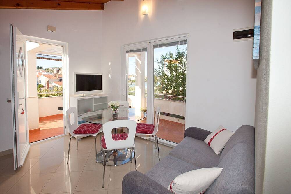 Entire apartment, One bedroom apartment with terrace and sea view Preko, Ugljan in Preko, Ugljan Island