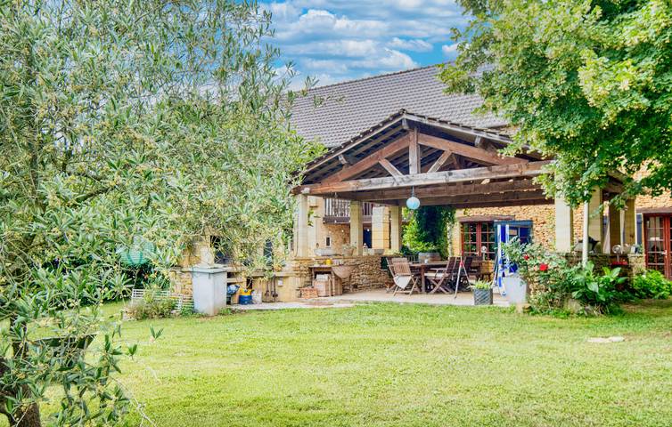 Location de vacances pour 15 personnes, avec jardin ainsi que piscine et terrasse à Proissans - 2