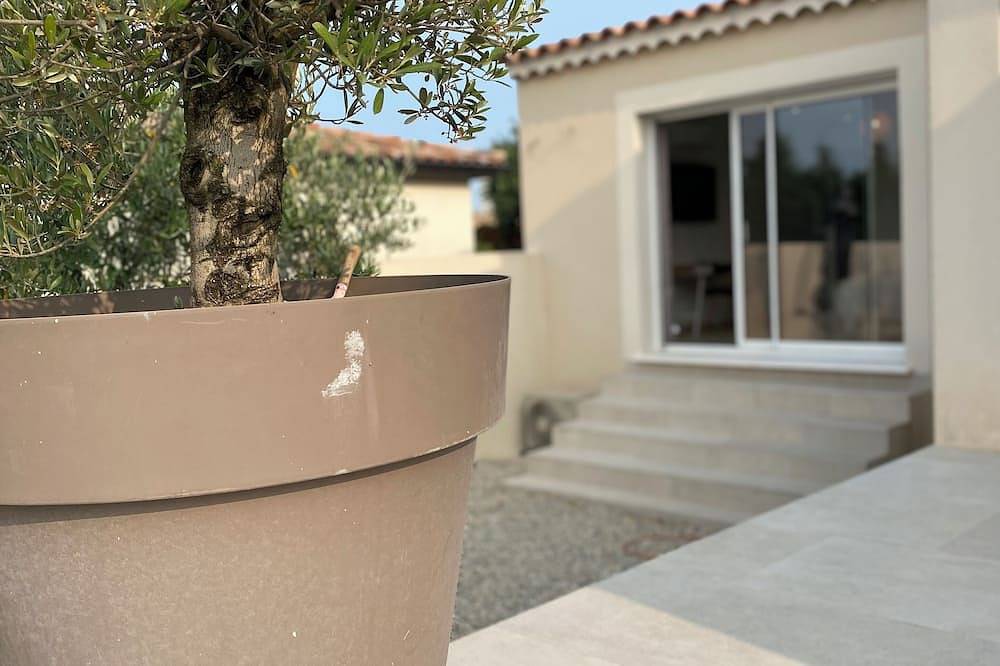 Entire apartment, 1-bedroom apartment in Monteux, Vaucluse