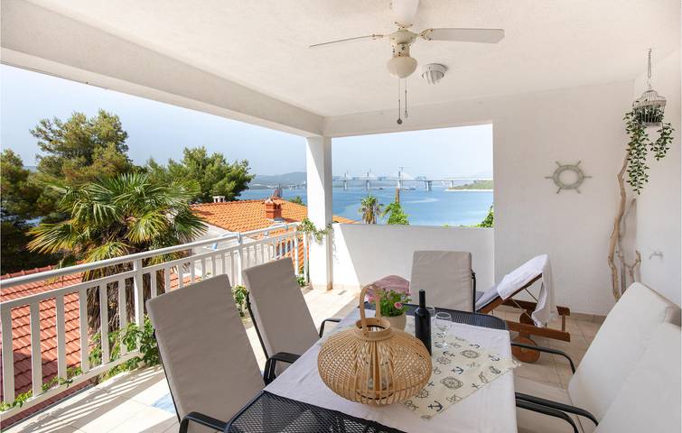 Ganze Ferienwohnung, Gemütlich, 1,5 km vom Strand entfernt: Modernes Apartment mit Terrasse und Parkplatz in Klek, Dubrovnik-Neretva