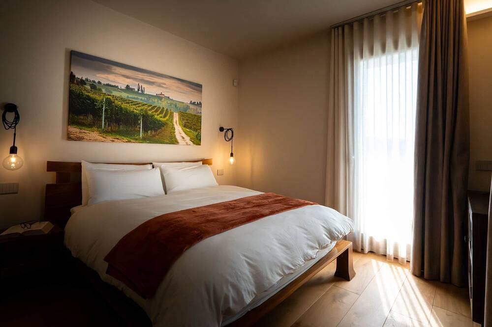 Deluxe 2 Room Suite with Spa& Pool in Dogliani, Langhe