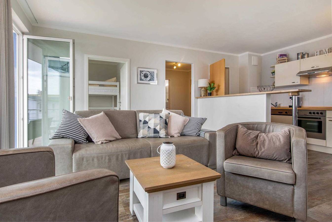 Hel lägenhet, Moderne Ferienwohnung in Strandnähe mit Sauna, Fitnessraum und Fahrstuhl im Haus in Ostseebad Binz, Binz