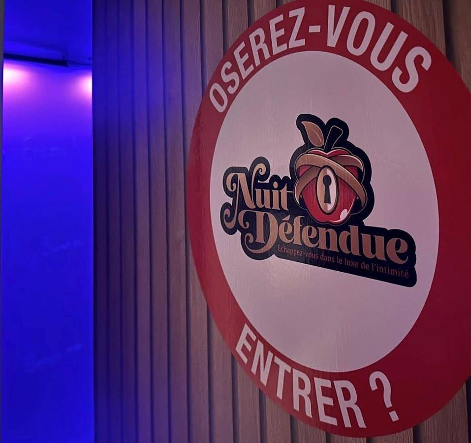Appartement entier, Nuit Défendue - Jacuzzi, sauna & expérience intime avec pièce secrète in Tournus, Région de Mâcon