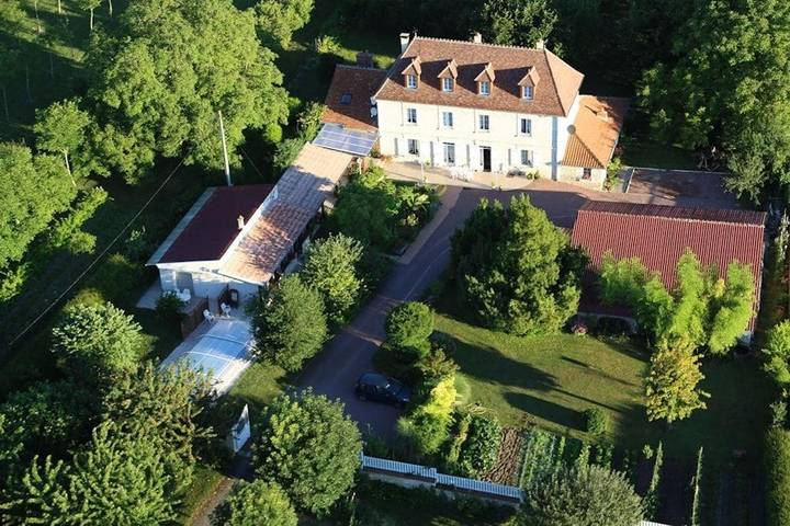 Maison d’hôte pour 2 personnes, avec jardin ainsi que piscine et jacuzzi, adapté aux familles