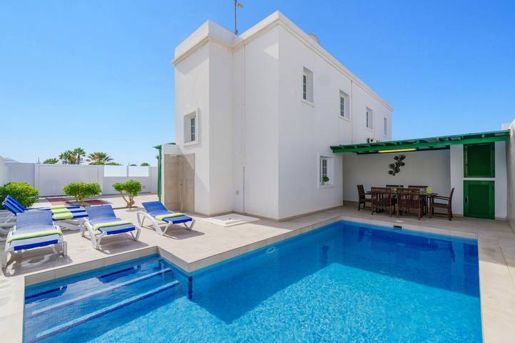 Villa for 5 people, with Garden in Puerto del Carmen Old Town