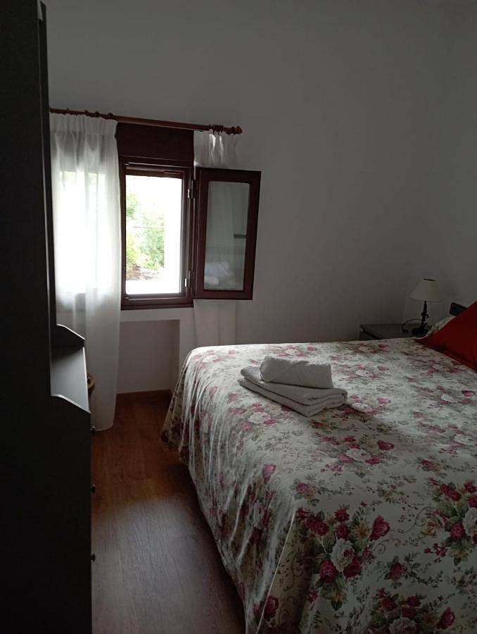 Casa rural para 5 personas, con Balcón y Terraza además de Jardín y Vistas al lago en Villamartín de Valdeorras - 2