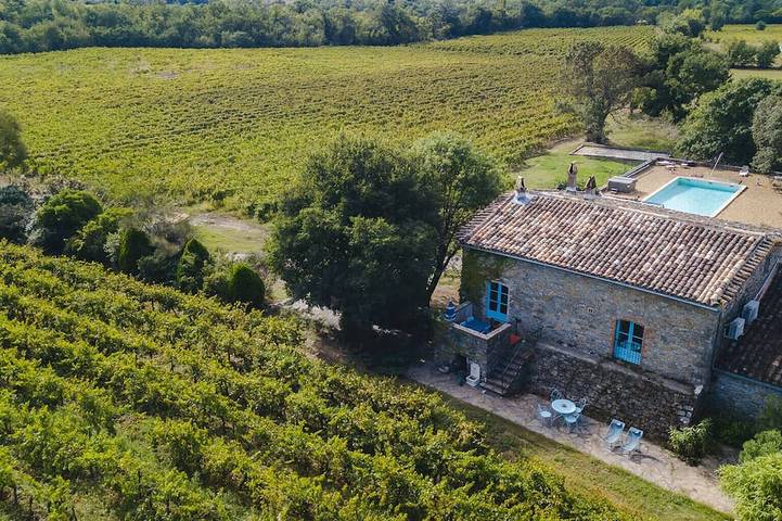Gîte pour 6 personnes, avec jardin ainsi que piscine et jacuzzi à Fressac