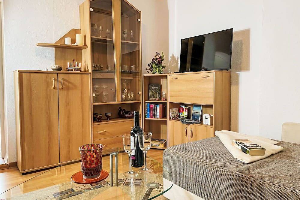 Schönes alleinstehendes Ferienhaus für 2 Gäste mit  W-Lan, Tv und Terrasse in Buchholz, Müritz